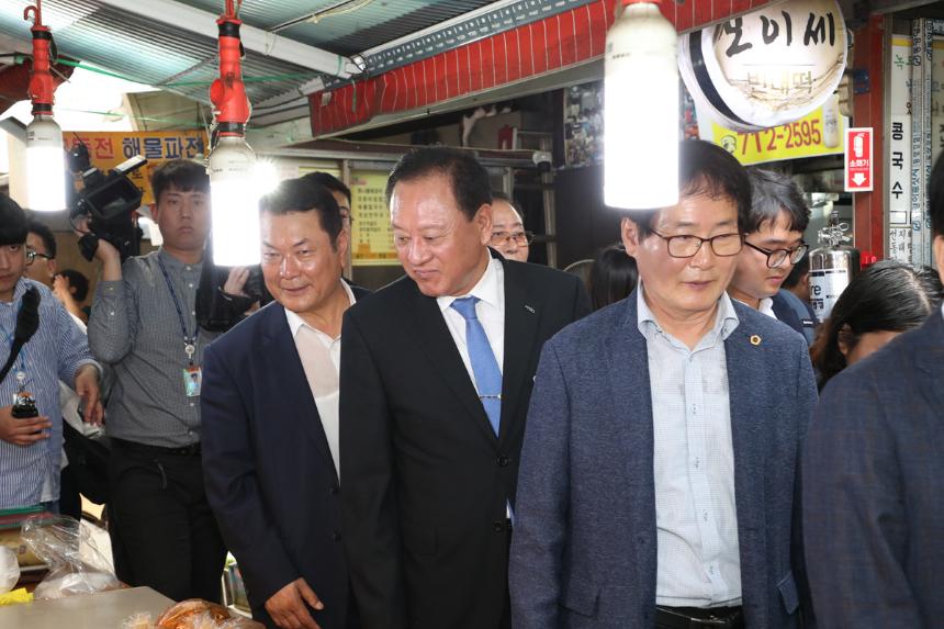 이해찬 당대표 공덕시장 방문 - 1