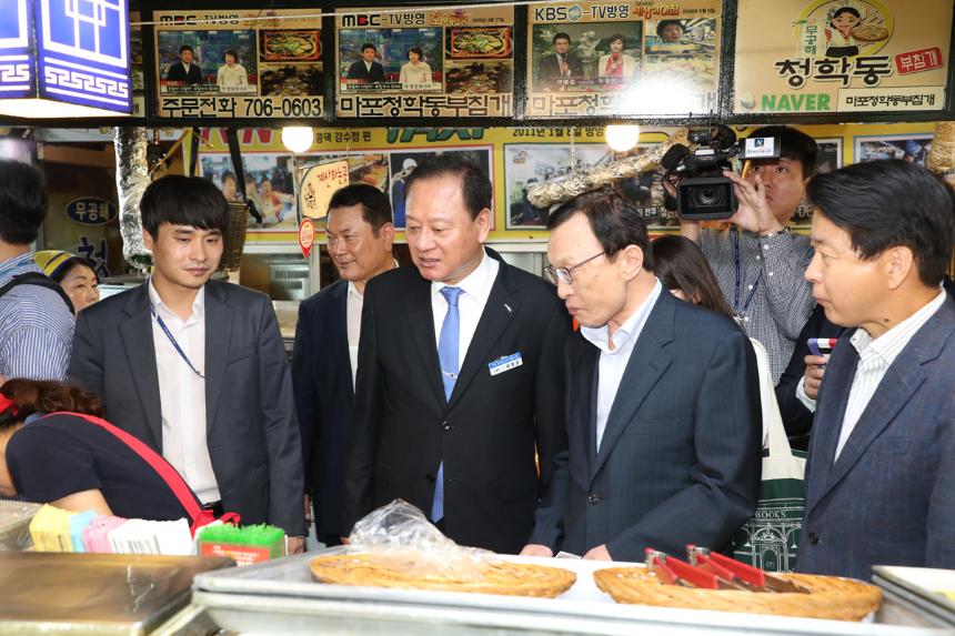 이해찬 당대표 공덕시장 방문 - 5
