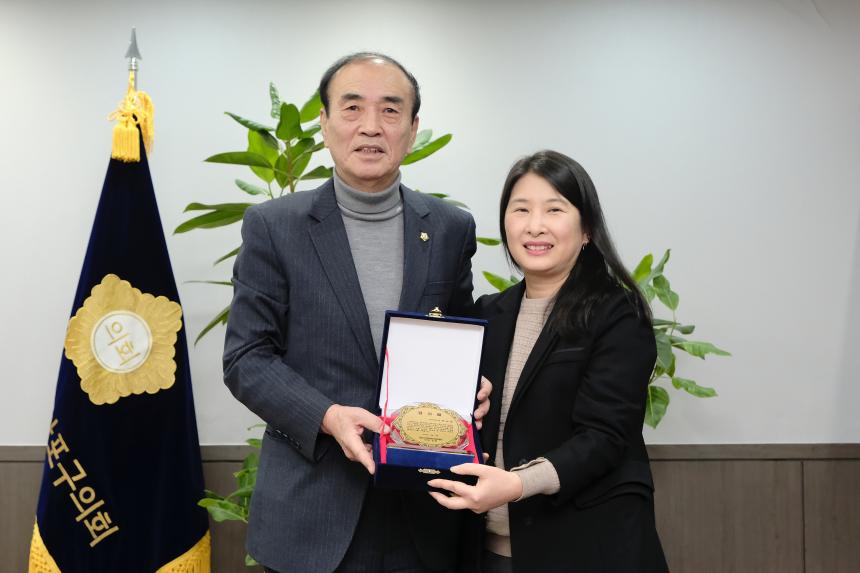 감사패 수여-마포구의회 의장 백남환