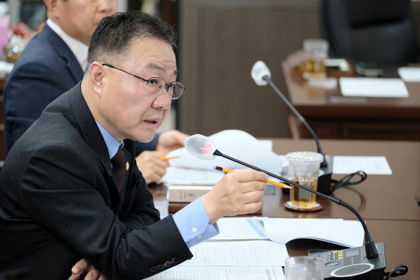 행정건설위원회&lpar;제1차~2차&rpar; -제282회 마포구의회 임시회 - 3