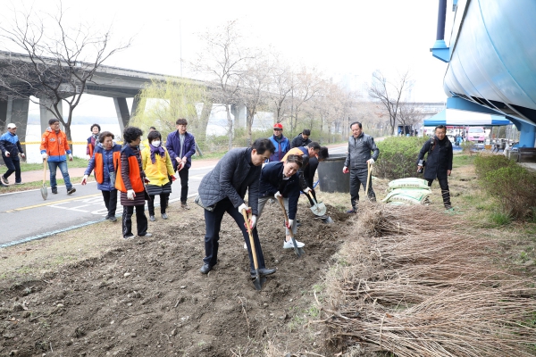 제74회 식목일 나무심기 행사 - 4