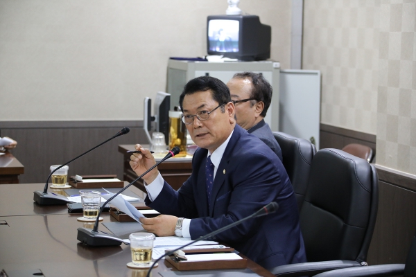   제8차 주민편익시설 건립 특별위원회 회의   - 2