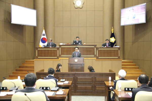 제211회 서울특별시 마포구의회 임시회 제2차 본회의 - 4