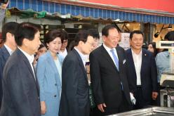이해찬 당대표 공덕시장 방문 2
