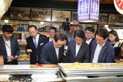 이해찬 당대표 공덕시장 방문 3