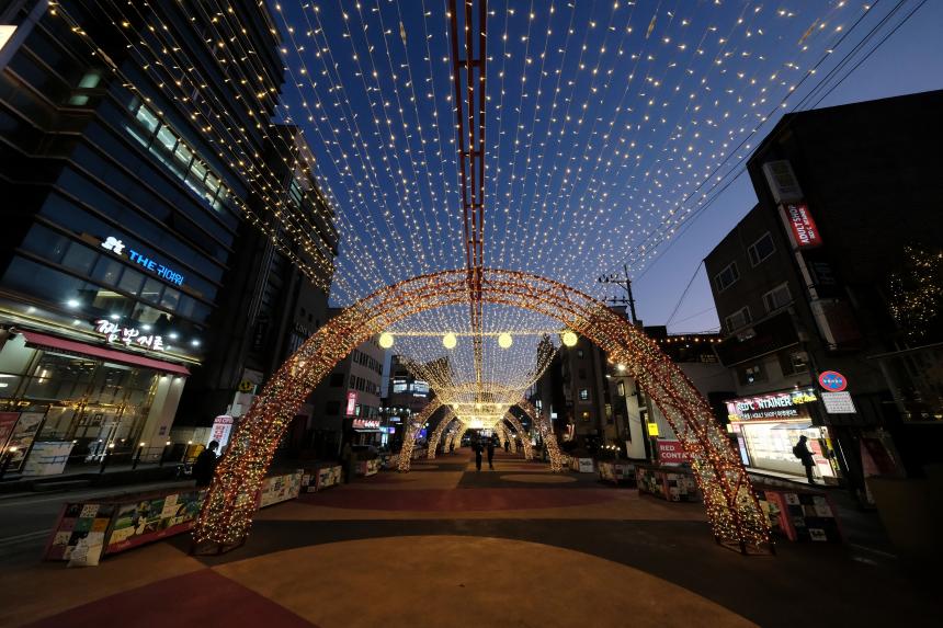 레드로드 별빛터널 점등식