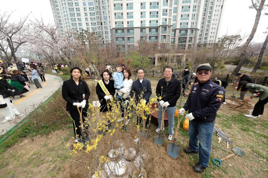 제81회 식목일 기념 릴레이 정원만들기 행사-국화정원 - 18