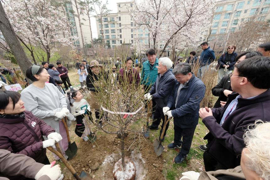 제81회 식목일 기념 릴레이 정원만들기 행사-국화정원 - 19