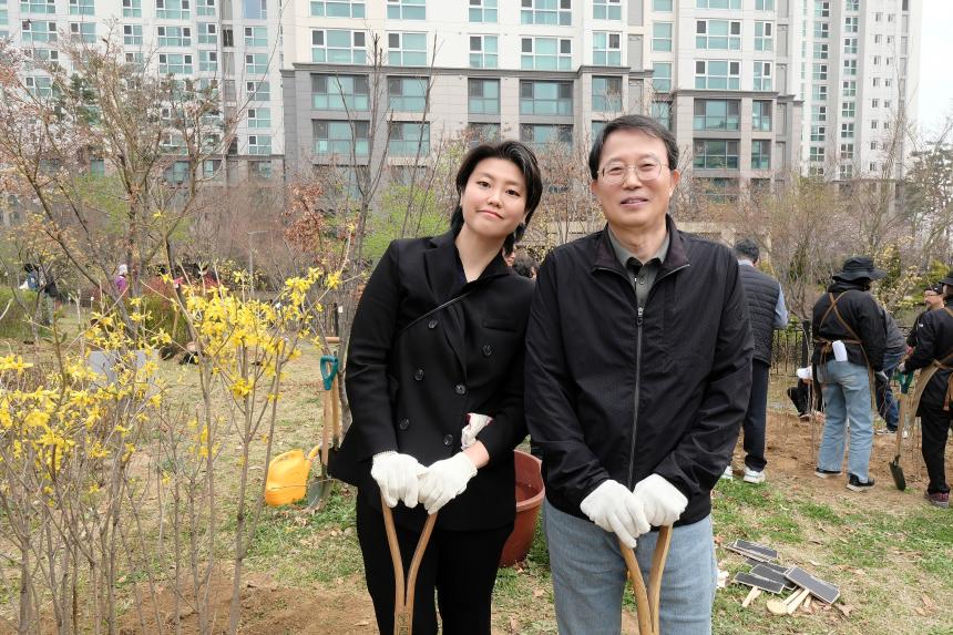 제81회 식목일 기념 릴레이 정원만들기 행사-국화정원 - 25