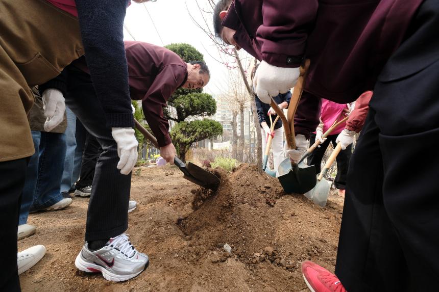 제81회 식목일 기념 릴레이 정원만들기 행사-샛터근린정원 - 13