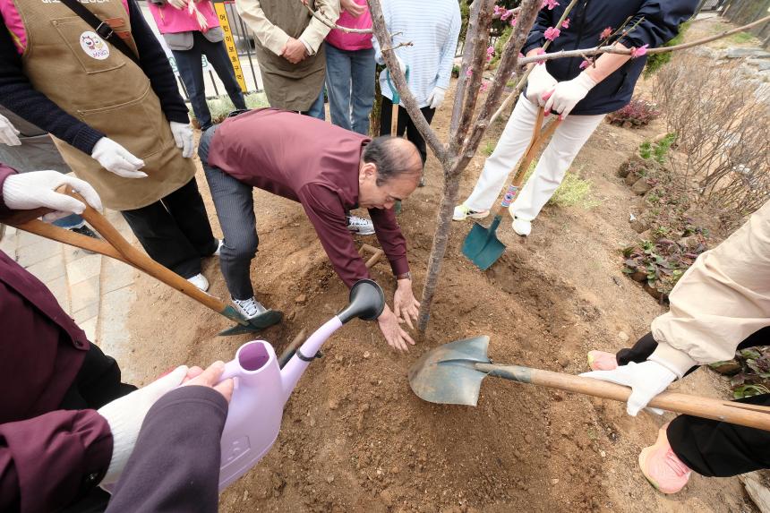 제81회 식목일 기념 릴레이 정원만들기 행사-샛터근린정원 - 14