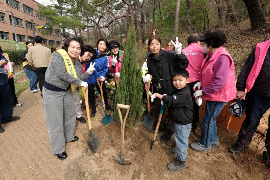 제81회 식목일 기념 릴레이 정원만들기 행사-샛터근린정원 - 18