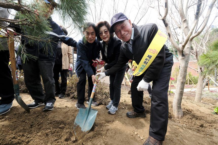 제81회 식목일 기념 릴레이 정원만들기 행사-쌍룡근린공원 - 18