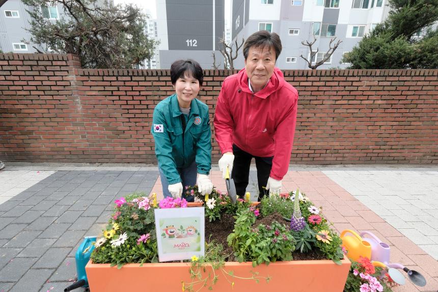 제81회 식목일 기념 릴레이 정원만들기 행사-도화꽃길3 - 10