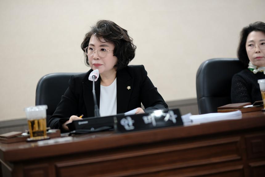 행정건설위원회&lpar;1차, 2차&rpar;-제283회 마포구의회 임시회 - 11