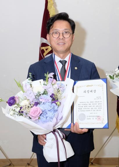 제23회 지역신문의 날 기념식 의정대상-남해석 의원 - 3