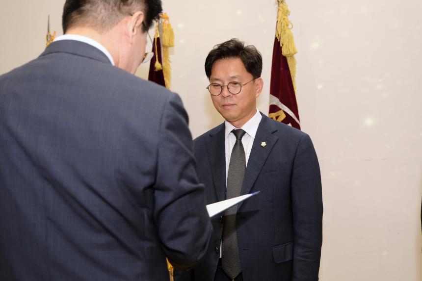 제23회 지역신문의 날 기념식 의정대상-남해석 의원 - 8