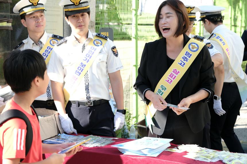 모두함께 아이먼저 안전먼저-서울하늘초등학교 교통안전캠페인 - 13