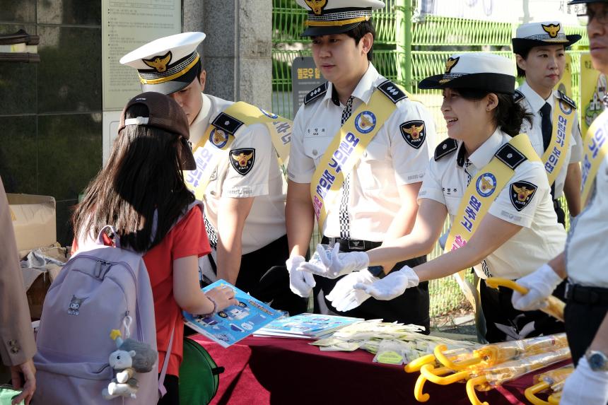 모두함께 아이먼저 안전먼저-서울하늘초등학교 교통안전캠페인 - 17