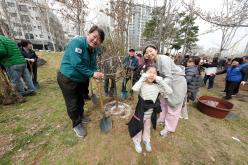 제81회 식목일 기념 릴레이 정원만들기 행사-국화정원 17