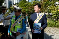 모두함께 아이먼저 안전먼저-서울하늘초등학교 교통안전캠페인 13