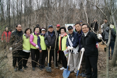 주민과 함께하는 성미산공원화사업 착공 기념 나무심기행사 7